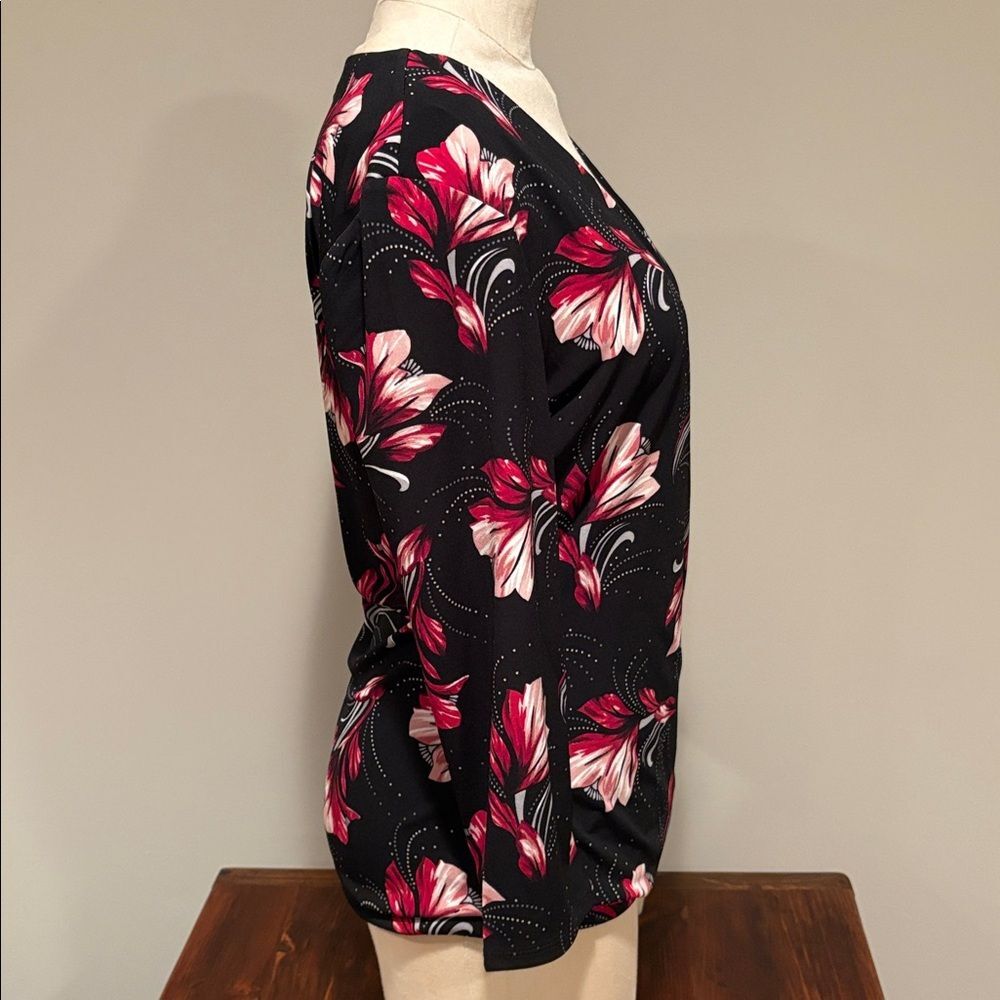 White House Black Market Floral Surplice V-Neck Top Size S - Picture 4 of 11
